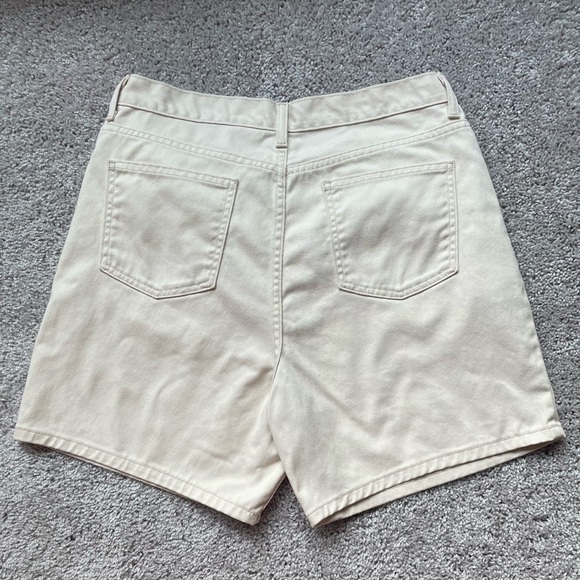 LL Bean Women’s Size 14 Cream Denim Shorts 100% Cotton 5 Pocket Zip Fly Closure - Picture 2 of 11